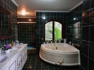 Casa no Condomínio Forest Hills